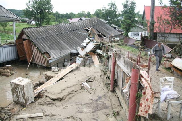 Peste 600 de case au fost inundate, alte 150 de locuinţe sunt afectate