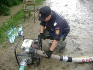 Peste 130 de pompieri, de la cinci inspectorate pentru situaţii de urgenţă din ţară, au ajuns la Suceava