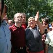 Vizită: Emil Boc şi-a donat salariul pentru şase familii sinistrate din judeţul Suceava