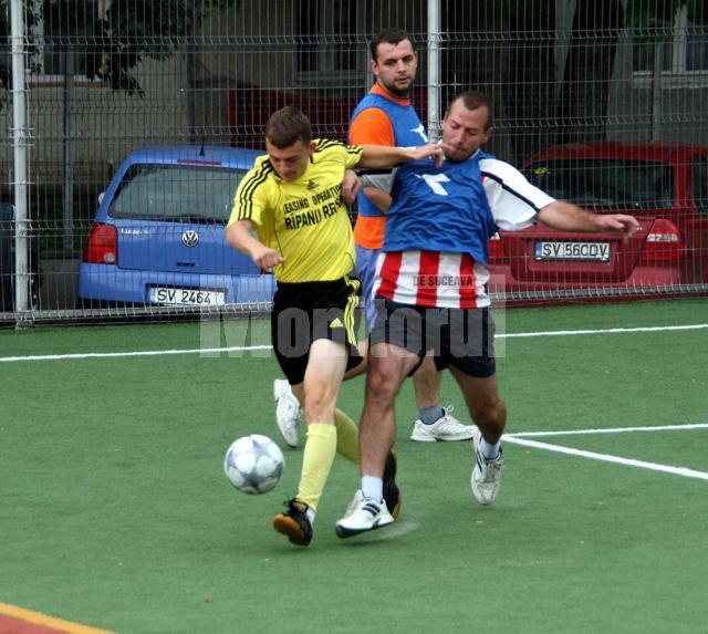 Fotbal pe teren redus: Campionatul Mondial de Fotbal Suceava 2010 a debutat în forţă