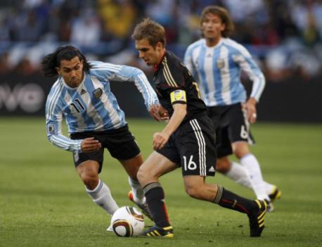 Reprezentativa Germaniei s-a calificat în semifinalele Cupei Mondiale, după ce a învins, cu scorul de 4-0 (1-0), selecţionata Argentinei