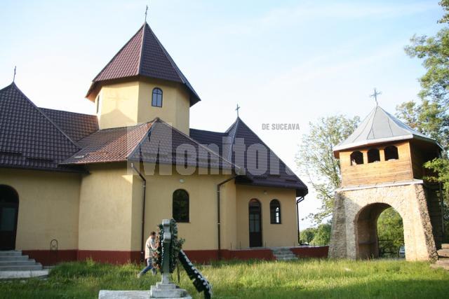 Biserica din satul Văşcăuţi unde preotul Gheorghe Cristinel Pînzaru este paroh