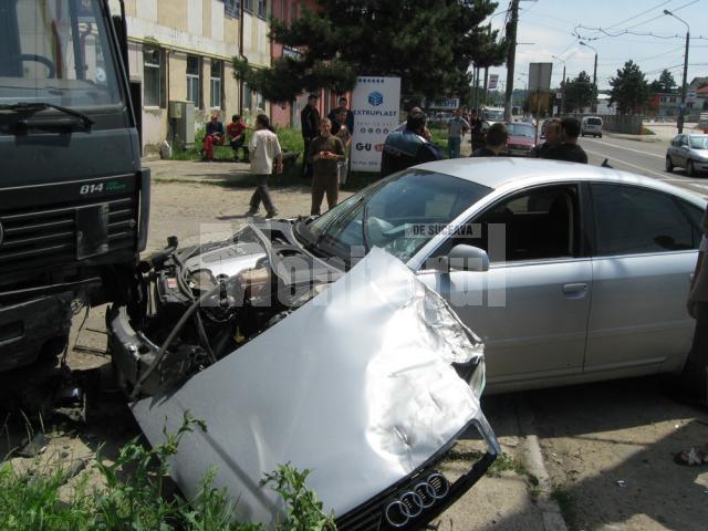 Pe „Traian Vuia”: S-a izbit într-un camion, din cauza unui şofer care nu i-a dat prioritate
