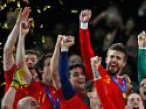 Iniesta a înscris în prelungiri şi a adus primul trofeu mondial pentru Spania