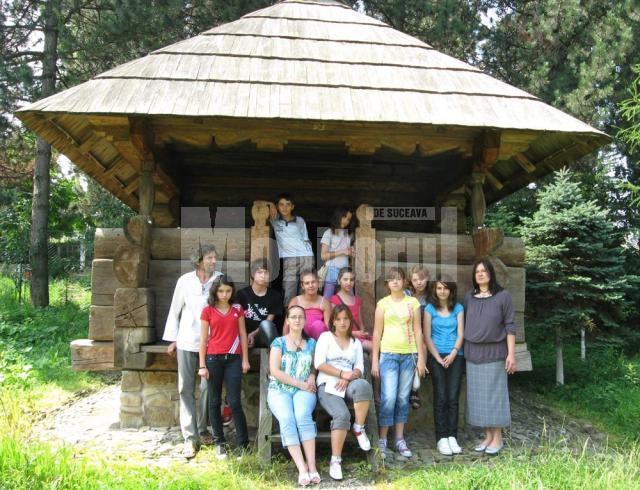 Grupul de teleormăneni în Muzeul Satului Bucovinean