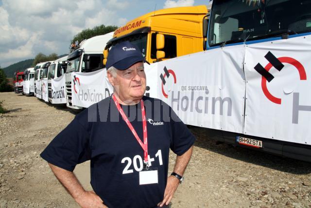 Directorul Holcim a venit personal să vadă cum se distribuie cele 180 de tone de ciment donat la Suceava