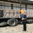 Aproape 700 de saci de ciment au fost donaţi pentru refacerea grădiniţei din Straja