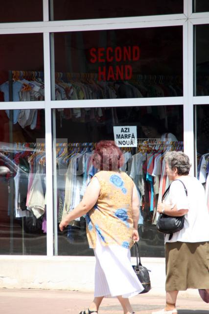 Comercianţii de haine second hand aduc marfă o dată la două săptămâni