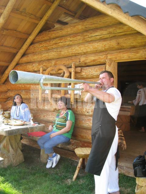 Chemarea la masă cu trâmbiţa - vuvuzela autohtonă