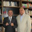 Paolo Messina şi Mircea Grosaru în Secţia Limbi Străine a bibliotecii sucevene