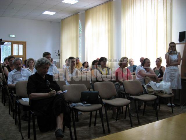 Participanţi la întâlnirea din Sala de Arte Elena Greculesi