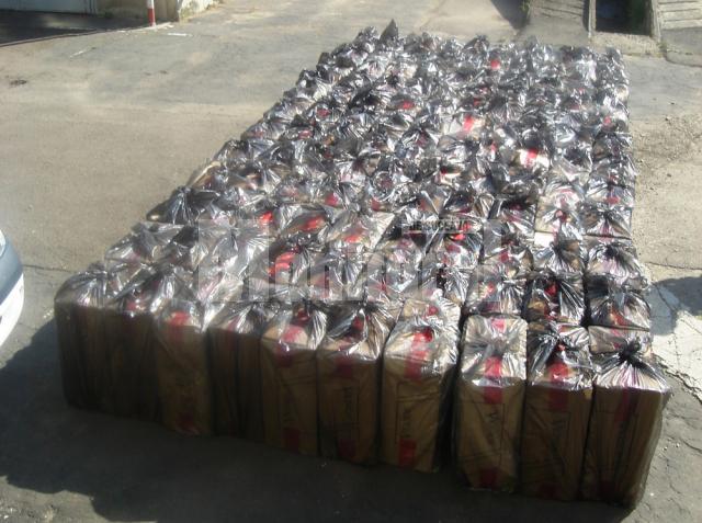 Captură de weekend: Poliţiştii rădăuţeni au capturat 60.000 de pachete de ţigări de contrabandă