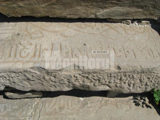 Treaptă - Lespede inscripţionată în armeana veche