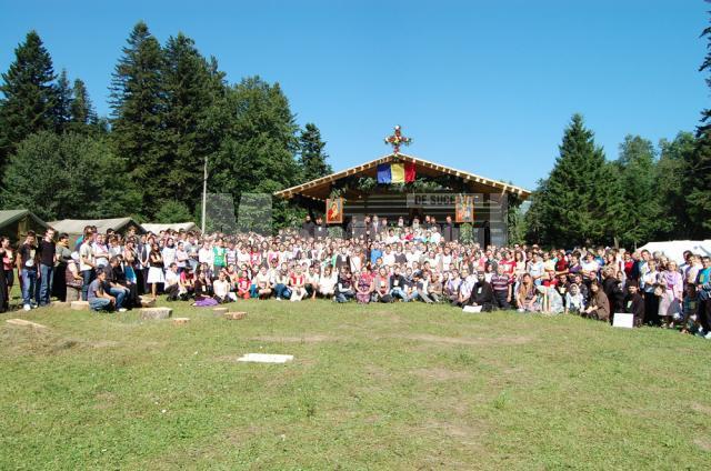 Adunarea Tinerilor Creştini Ortodocşi: 400 de tineri din Mitropolia Moldovei şi Bucovinei au stat două zile la Nemţişor