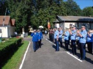 Ceremonia de absolvire a primei promoţii de absolvenţi ai şcolii de jandarmi Fălticeni