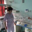 Asistenta şefă de la secţia de Neonatologie, Domnica Armanu, şi colega ei