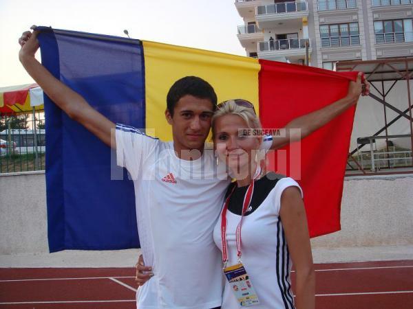 Bogdan Macovei, alături de antrenoarea sa, Erzilia Ţâmpău