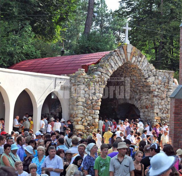 Ceremonie impresionantă de Sfânta Maria, la Sanctuarul de la Cacica