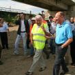 Vizită prezidenţială: Băsescu a inspectat ieri lucrările podului de la Dorneşti