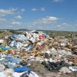 Păcăleală de proporţii: Munţi de resturi menajere, adunaţi la fosta groapă de gunoi a Sucevei