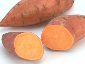 Cartofii dulci, bogăţie de vitamine şi minerale