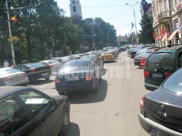 Coloane de maşini s-au format şi pe străzile secundare
