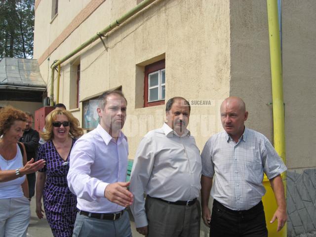 Daniel Funeriu şi Petru Carcalete au vizitat Grupul Şcolar Sf Andrei din Gura Humorului