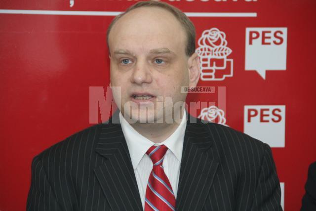 Ovidiu Donţu: „Îi solicităm public primarului Ion Lungu să nu procedeze la majorarea preţurilor la întreţinere în această iarnă”