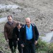 Vizită: Băsescu a inspectat din nou lucrările de refacere a podului rutier de la Dorneşti