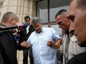 Sorin Ovidiu Vântu a fost reţinut sub acuzaţia de favorizarea infractorului. Foto: MEDIAFAX