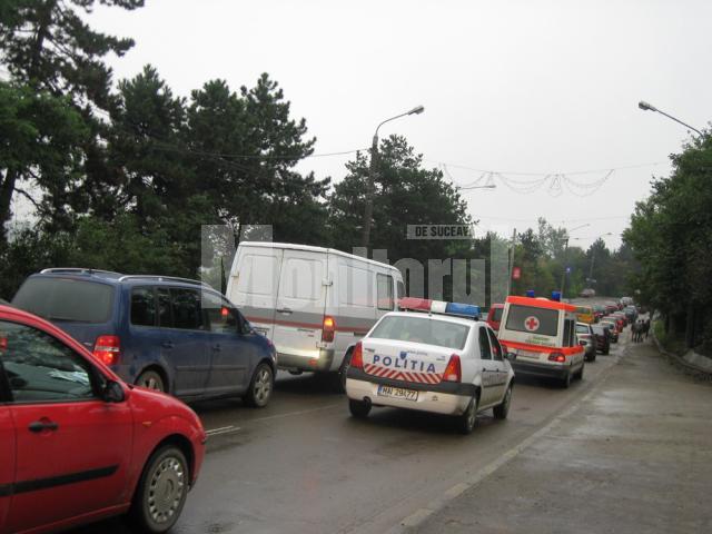 Trafic blocat din cauza închiderii a trei benzi de circulaţie pe bulevardul Ana Ipatescu