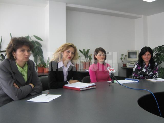 Funcţionarii Casei de Pensii Suceava şi AJOFM care au susţinut conferinţa de presă