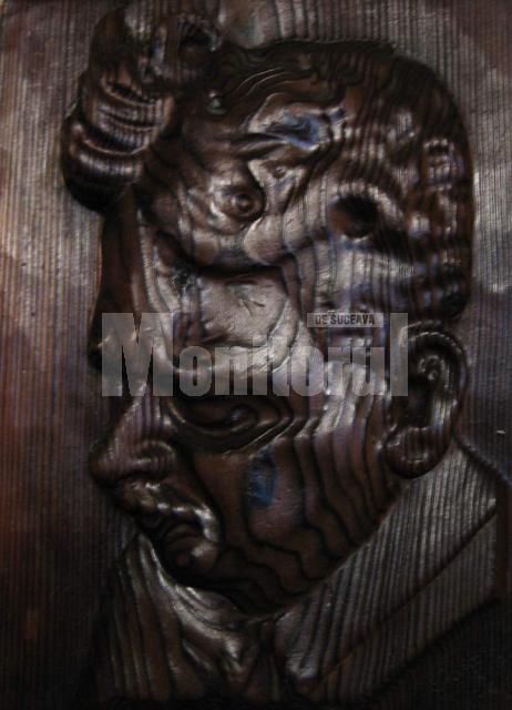 Autoportretul lui Ioan Sârghie sculptat în lemn de brad roşu