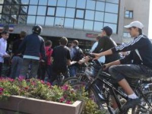“Marşul mobilităţii”, organizat de Agenţia de Protecţie a Mediului Suceava, împreună cu Primăria Suceava, a atras peste 200 de tineri