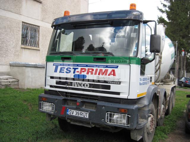 Autoutilitara cu pricina, o betonieră, este înmatriculată la Suceava şi a trecut de verificările RAR