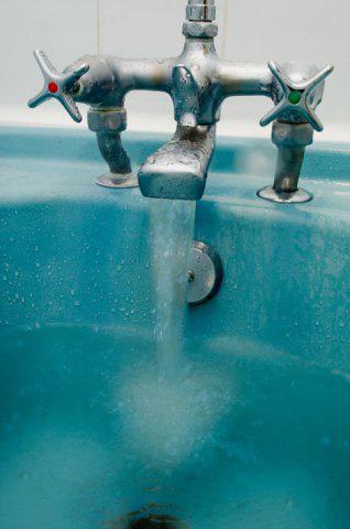 Locuitorii municipiului Suceava ar putea întâmpina luni probleme în privinţa curgerii apei potabile la robinete