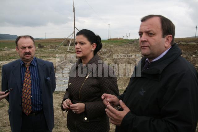 La trei luni de la inundaţii: Repararea căii ferate de la Dărmăneşti începe săptămâna viitoare