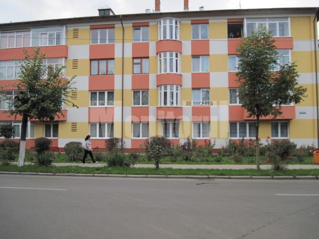 Proprietarii a peste 700 de apartamente din municipiul Rădăuţi vor locui, până la finele anului, în apartamente reabilitate termic