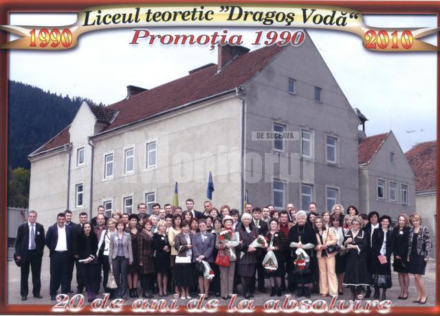 O parte dintre absolvenţii promoţiei 1990 a Liceului teoretic „Dragoş Vodă” Câmpulung Moldovenesc s-au reîntâlnit, după 20 de ani