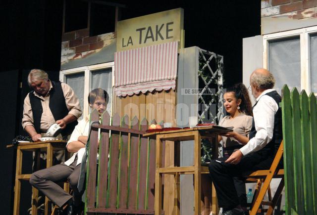 Umor de bună calitate: Aplauze la scenă deschisă pentru „Take, Ianke şi Cadîr”, la Suceava