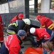 În centrul Sucevei: Salvat de pompieri după ce rămăsese imobilizat, în căutarea unui adăpost