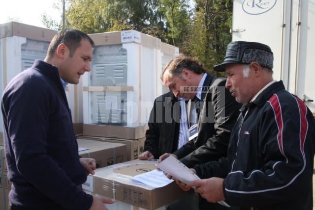 Sprijin: OMV-Petrom a donat frigidere şi aragazuri sinistraţilor din judeţul Suceava