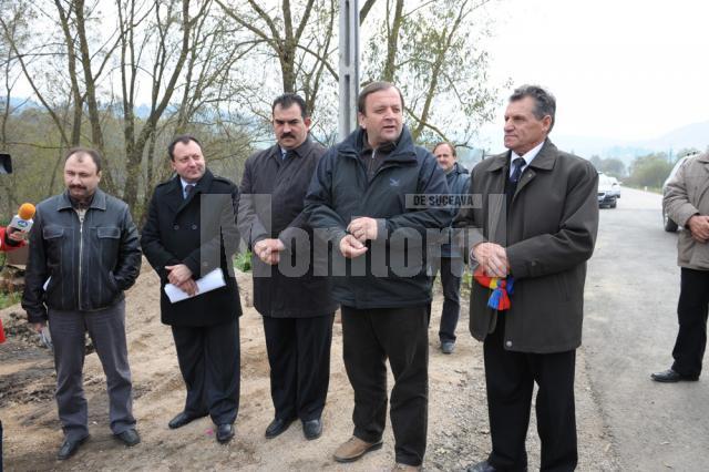 Trei drumuri construite cu finanţare europeană de un milion de euro au fost inaugurate la Dorna Candrenilor