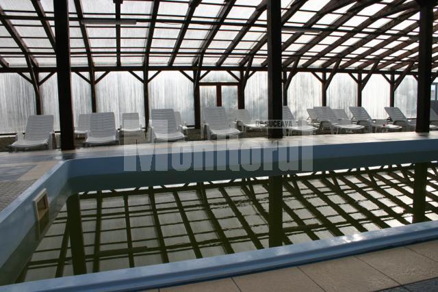 Ofertă doi în unu: Relaxare şi tratament în piscina acoperită, cu apă sărată, de la Cacica