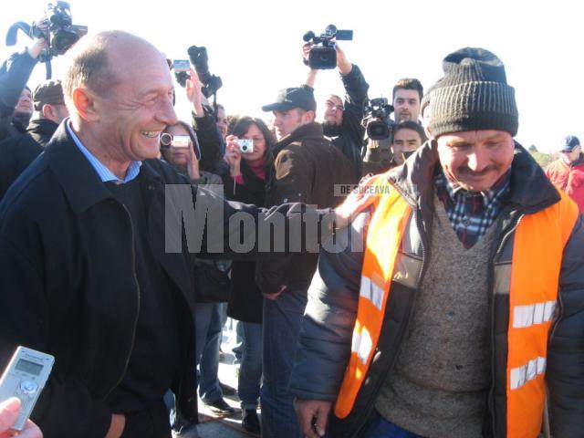 Rapid: Preşedintele Băsescu a fost într-o vizită de 11 minute la podul de la Dorneşti