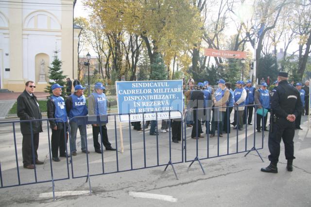 De Ziua Armatei: Militarii în retragere au ieşit în stradă pentru proteste la adresa Guvernului şi Preşedinţiei