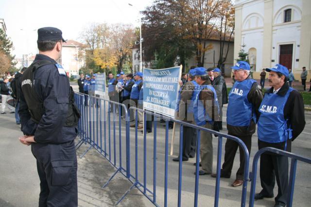 De Ziua Armatei: Militarii în retragere au ieşit în stradă pentru proteste la adresa Guvernului şi Preşedinţiei