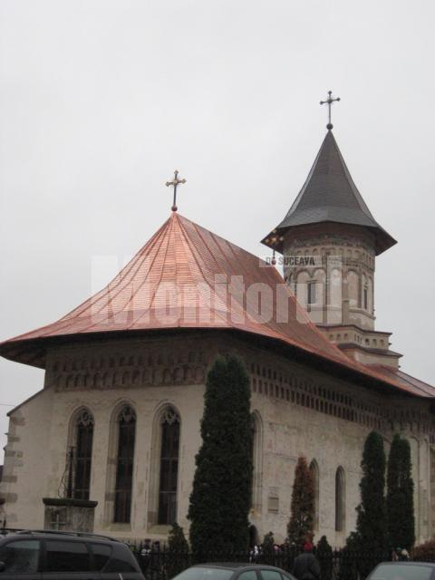 Slujbă arhierească: Arhiepiscopul Tomisului şi Arhiepiscopul Sucevei, prezenţi ieri la hramul Bisericii „Sf. Dumitru”
