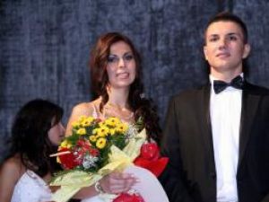 Iuliana Botuşan si Bogdan Mierlă, câştigătorii titlurilor de Miss şi Mister USV 2010