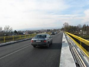 Podul rutier de pe DN 17 A de peste râul Suceava care face legătura între Rădăuţi şi Siret a fost redeschis circulaţiei rutiere